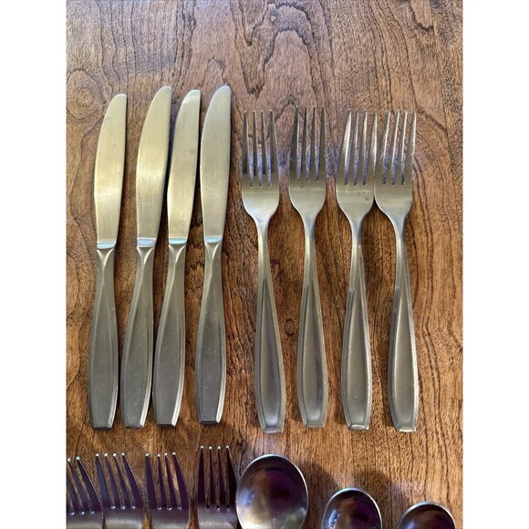 15 Piece Hampton Silversmiths Stainless China 263 - Picture 2 of 5